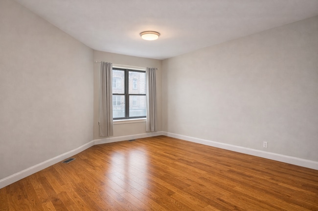 Photo - 3720 S Indiana Ave Unit 1