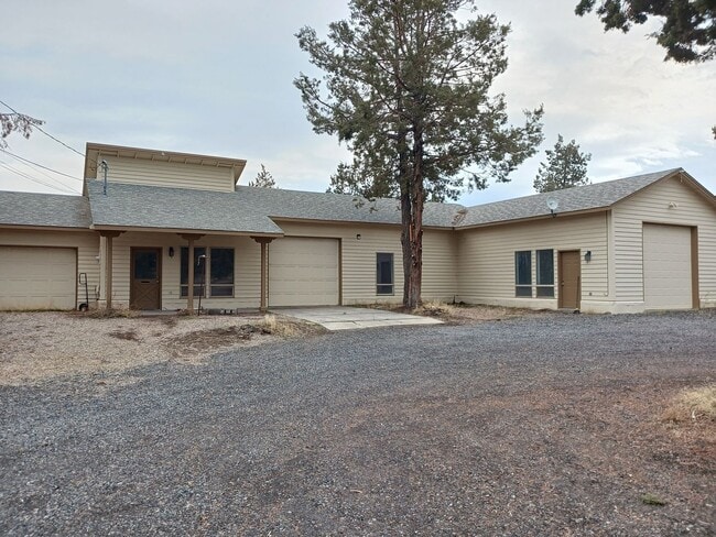 Photo - Beautiful Unique 4 Bedroom home with a loft & 3 full bathrooms!