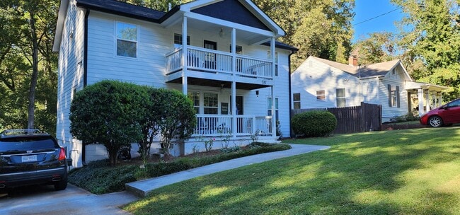 Photo - 381 Eleanor St SE