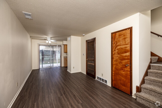 2BR, 1BA - 1,000 SF - Living Room