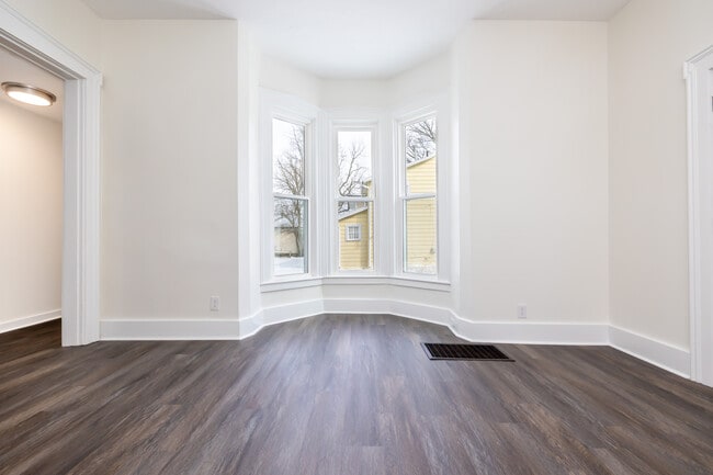 Photo - Detroit Unit A