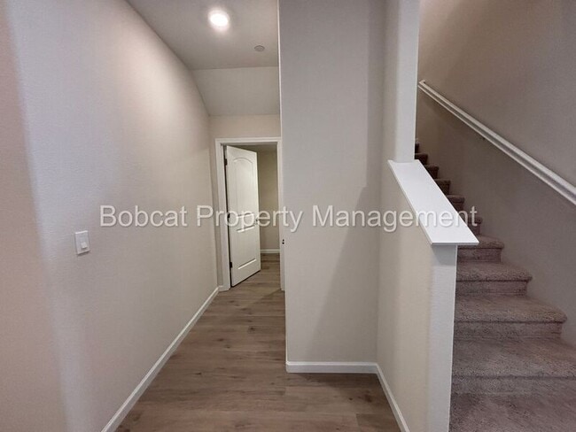 Photo - 852 Furlong Dr