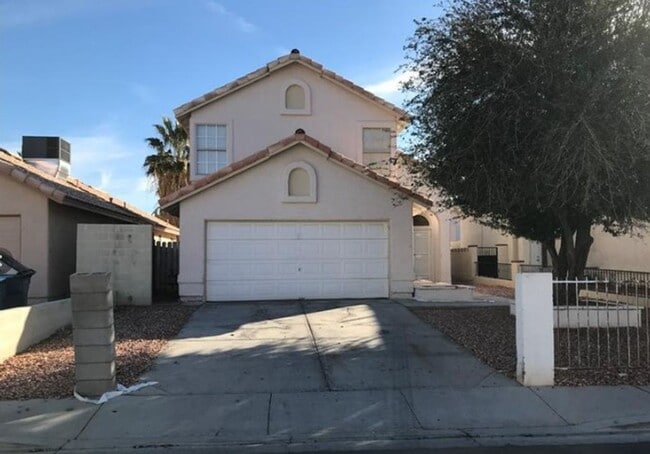 Building Photo - ABSOLUTELY BEAUTIFUL 3 BEDROOM 2 1/2 BATH Rental