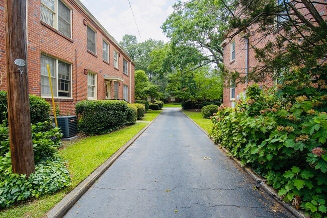 Renovated 1-Bedroom Condo in Heathwood Cou... - Renovated 1-Bedroom Condo in Heathwood Cou...