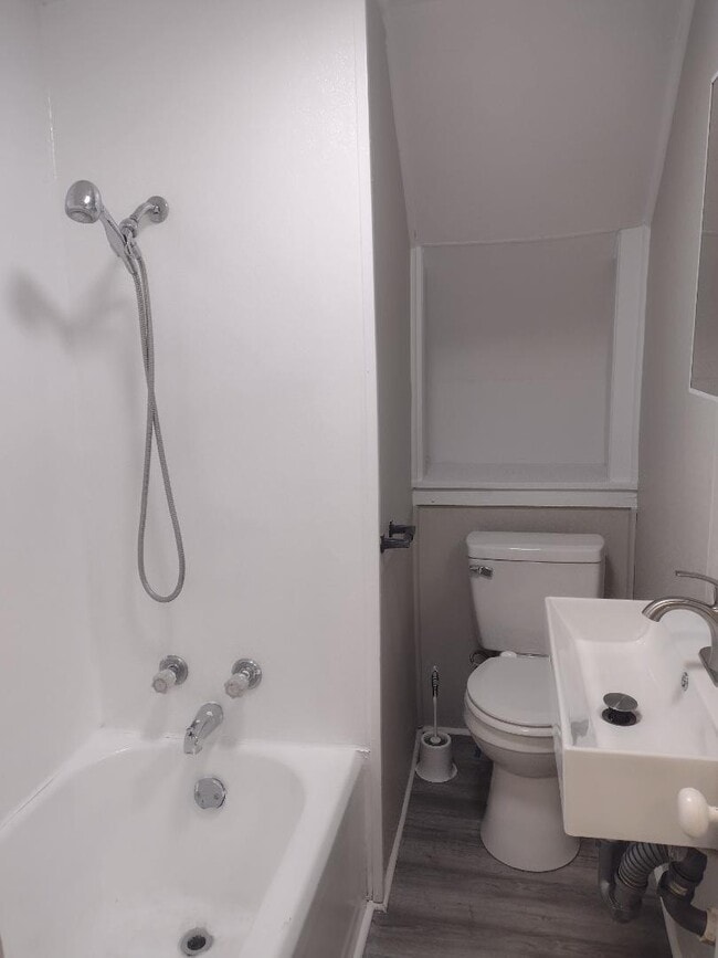 Photo - 310 W 6th Ave