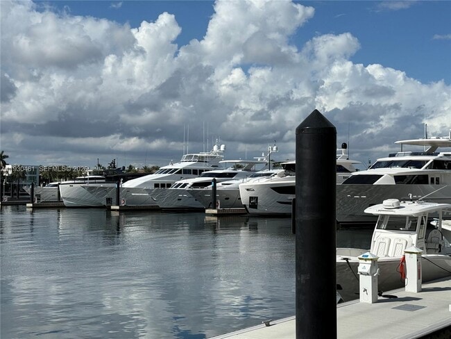 Building Photo - 2900 Banyan St Unit 305