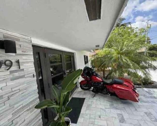 Photo - 991 SE 9th Ave