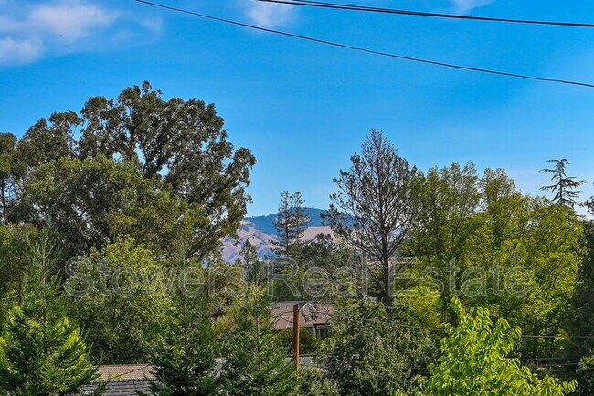 Photo - 1090 Livorna Rd