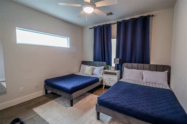 Photo - 2306 Wipprecht St