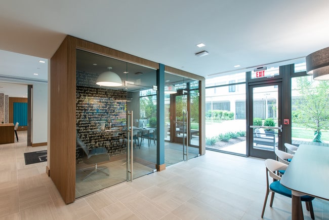 301M Private spaces to work and study independently.