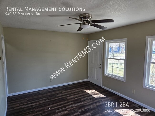 Photo - 940 SE Pinecrest Dr