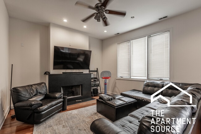 Photo - 1354 W Augusta Blvd Unit 201