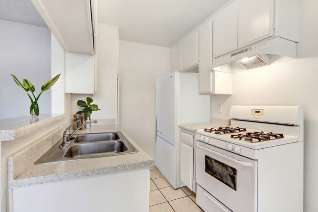 Foothill Apts