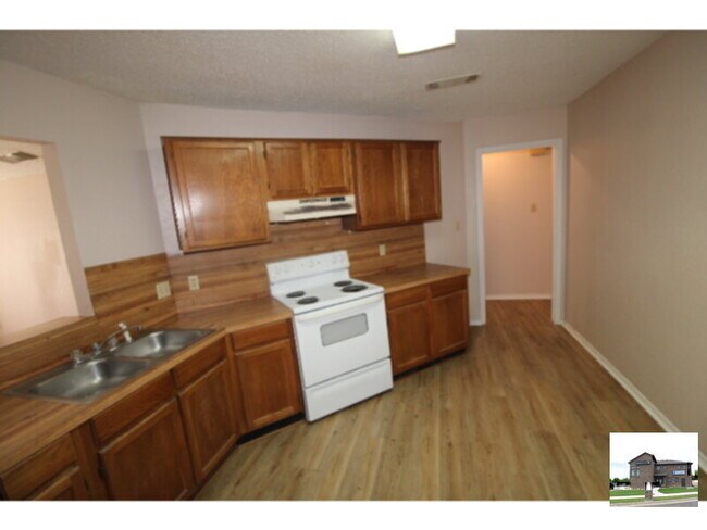 Photo - 1706 Wickfield Way