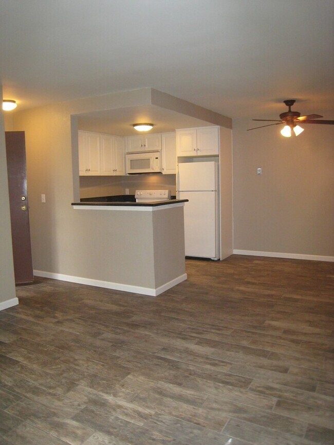 Mission Valley 1bdrm condo on ground level... House Rental in San