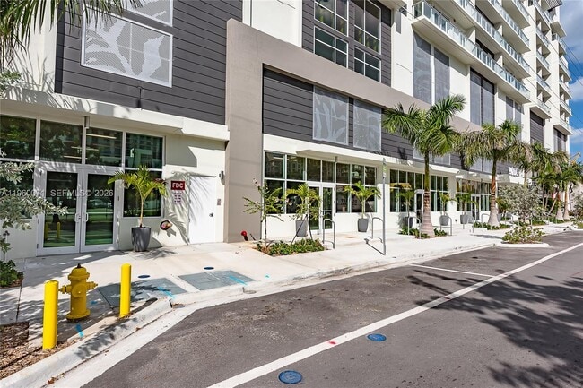 Photo - 321 NE 26th St Unidad 805