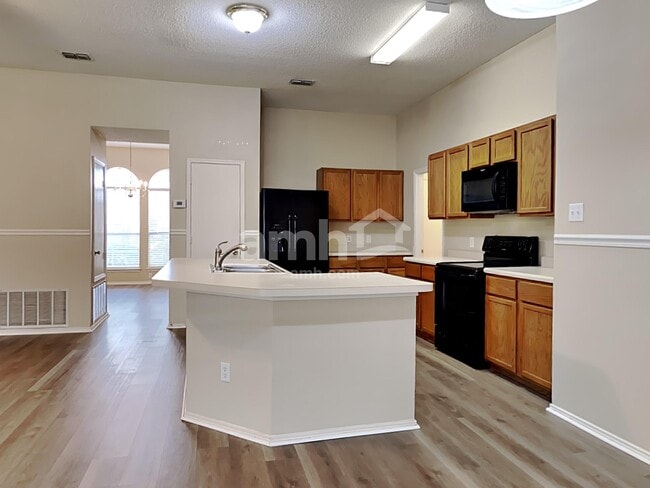 Photo - 517 Pinto Ln