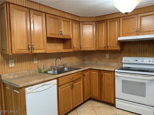 Photo - 251 Pine Key Ln