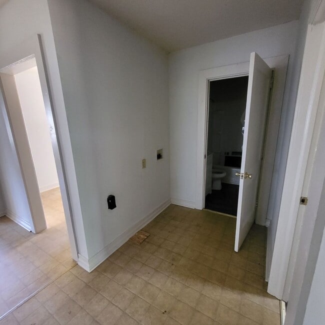 120 Hillcrest Dr