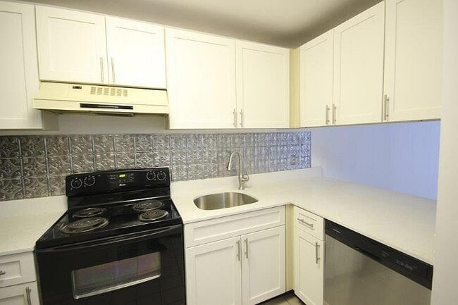 Photo - 300 NEWARK St Unit 3F