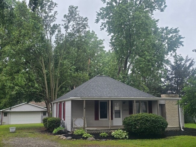Building Photo - 3 Bedroom Home in Champaign!