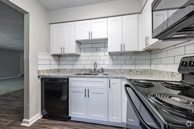 2BR, 1.5BA - 1300SF