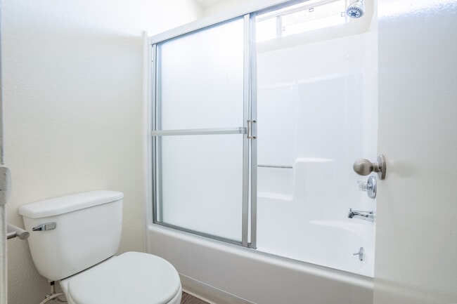 Photo - Granada Apartments