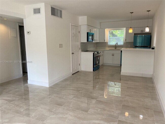 601 SE 5th Ct Unit 208
