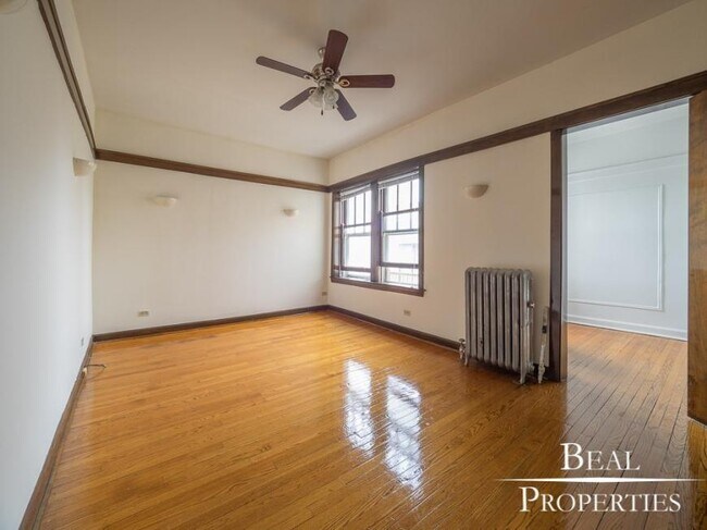 Building Photo - 1 bedroom in CHICAGO IL 60613 Unit 20 Rental