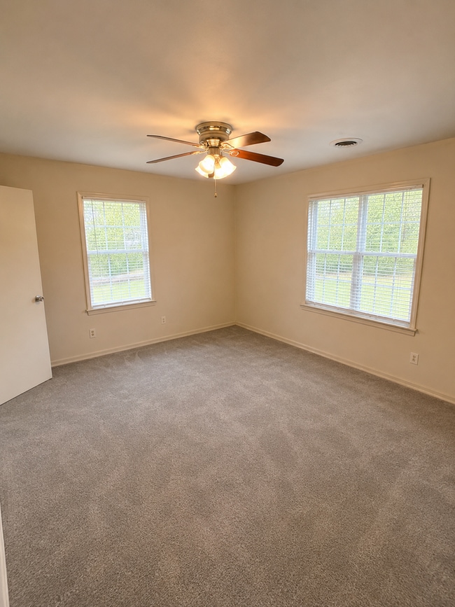 Photo - 2806 Scotland Rd