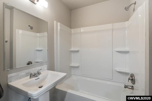 Photo - 625 25th St SE