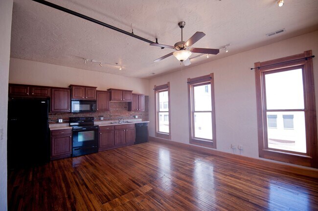 Building Photo - Park Central Lofts 301 Unit PC 301