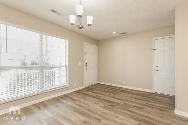 Photo - 3100 Creekview Ln