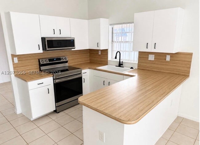 Photo - 10290 SW 146th Ave