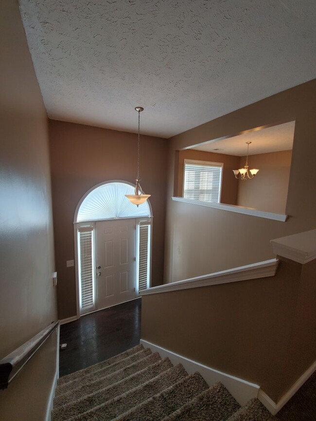 Photo - 5 Bedrooms 3 Bathroom Split Foyer