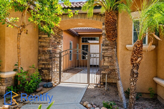 Photo - 4 bed, 2.5 bath home in NW Bakersfield - Gardener included
