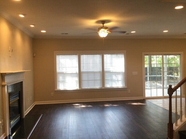8669 Hickory Creek Ln