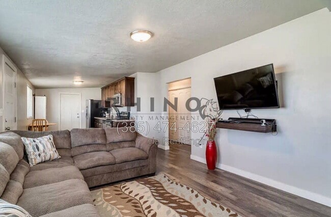 Photo - 617 E 925 N