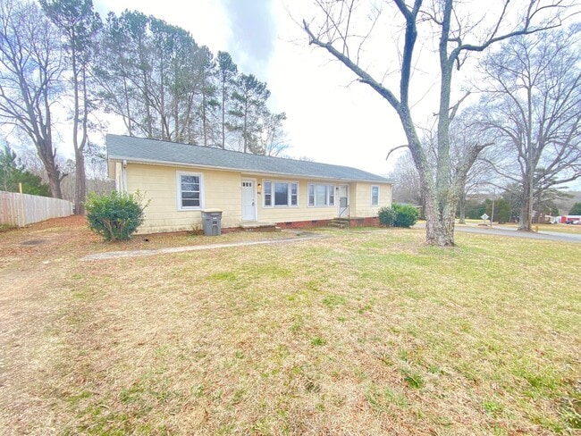 Fully Renovated 2nd/1ba Duplex off Rainbow... - Fully Renovated 2nd/1ba Duplex off Rainbow... House
