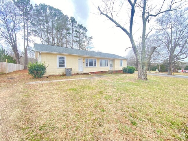 Building Photo - Fully Renovated 2nd/1ba Duplex off Rainbow... Rental