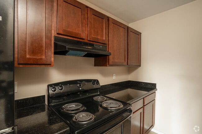 3BR, 2BA - 960SF - Kitchen - Diamante Apartments