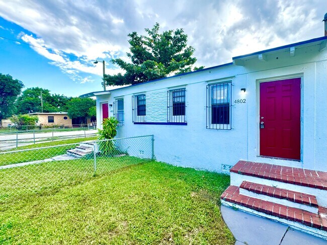 Building Photo - Spacious Studio Duplex Rental