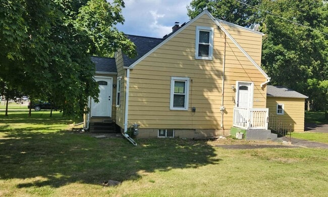 Building Photo - 36939 N Green Bay Rd Rental