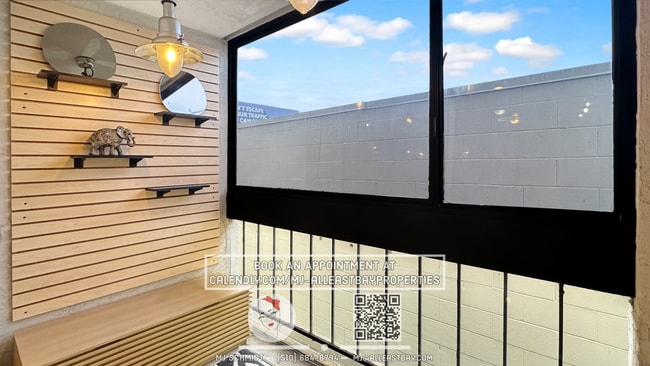 Photo - Bright 1 bed/1 bath located in the heart of Rockridge includes water, garbage, 1 parking! Unidad 211