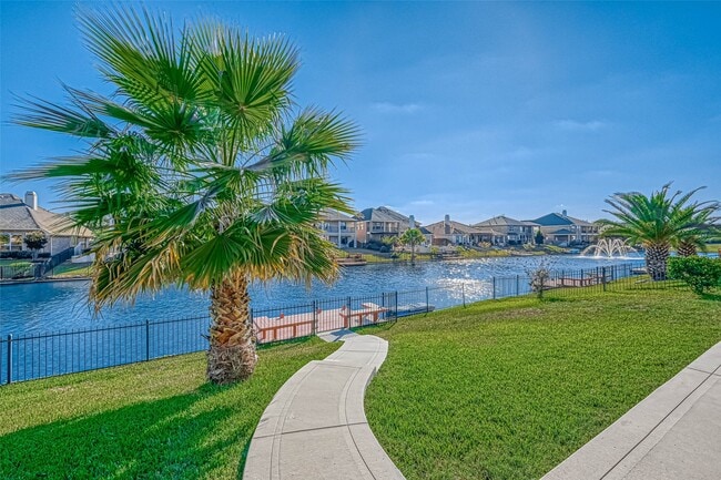 Photo - 17827 Circular Quay Ln