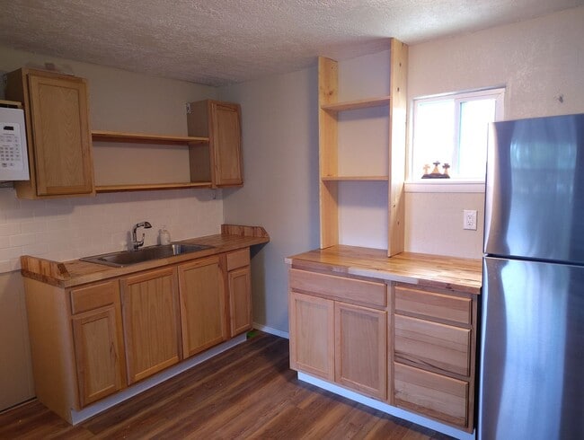 Photo - Available for Immediate Move - 1 Bed 1 Bath - Utilities included OPEN HOUSE 05/02/26 12-2