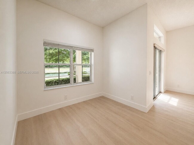 Photo - 837 Tanglewood Cir