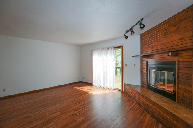 Photo - 439 Foxfire Dr