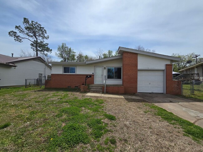 Photo - 3 bed 1 bath in Tecumseh!