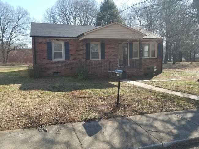 Building Photo - 3- Bedroom & 1- Bath Rental
